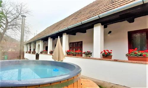 Nagyborzsony House | Padláskincsek Muskátlis Vendégház