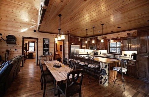 Broken Bow Cabin | Painted Deer Lodge - Volleyball Court - 6 Bedrooms