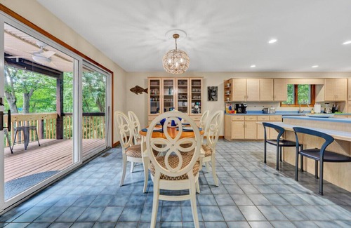 Westlake Corner House | Painted Sky Landing - Dog-friendly/Game Room/Water Toys