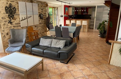 Saint-Ave House | PAISIBLE impasse, private pool, not overlooked, SEA, 3000m2 COUNTRYSIDE.