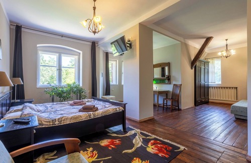 Miroslawiec Bed & Breakfast | Palac Mysliwski - Orle