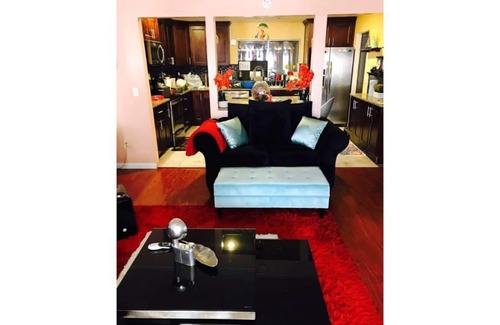 Canoga Park House | Palace like mountain scenic , L.A hideaway 10 min from Calabasas