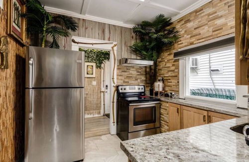 Old North Columbus House | Palace Ramses: OSU/SOHUD Luxury Home w/Barcade/Gym/Throne/1st Flr Master Suite