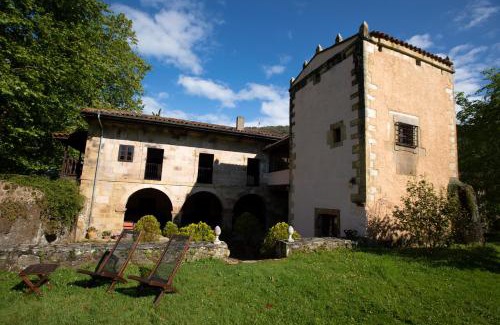 Treceno Villa | Palacio de Hualle