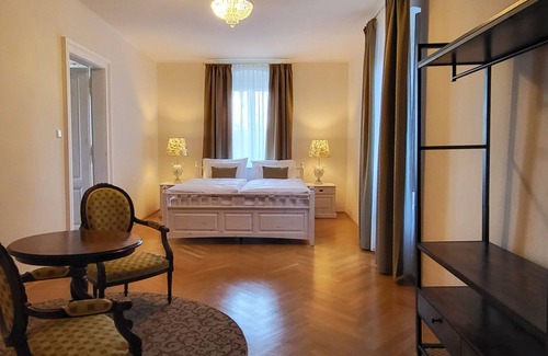 Burgau Bed & Breakfast | Palais Kneissl