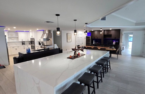 Caloosahatchee House | Palazzo Azzurro - Your own private waterfront resort!