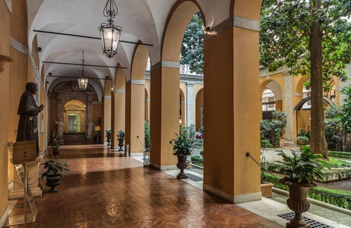 Rione XIV Borgo House | Palazzo Cardinal Cesi