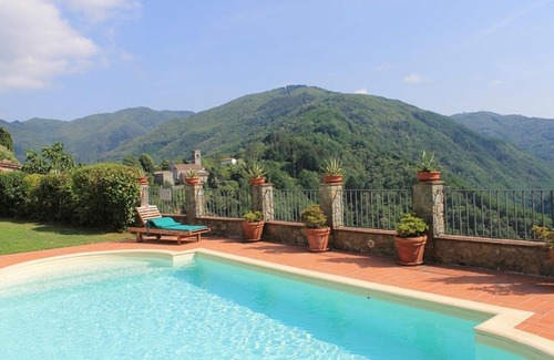 Lugliano Apartment | Palazzo D'arcato by PosarelliVillas