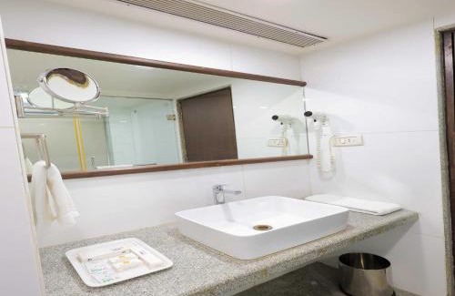 Sayajiganj Hotel | Palette Hotel Surya Vadodara