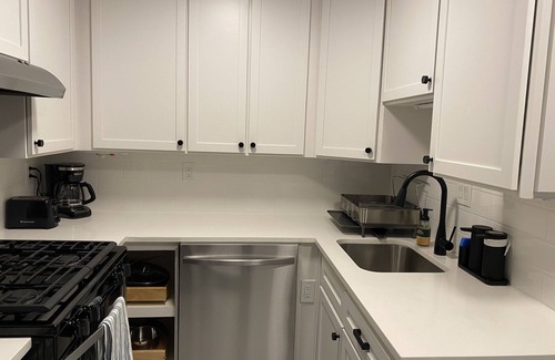 Foxhall Village Condo | Palisades Beautiful 3BR 2 BA Condo, NEW Renovation, Parking
