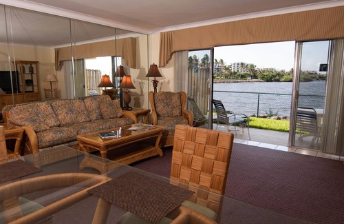 Palm Beach House | Palm Beach 1 Bedroom w/ Surrounding Water Views