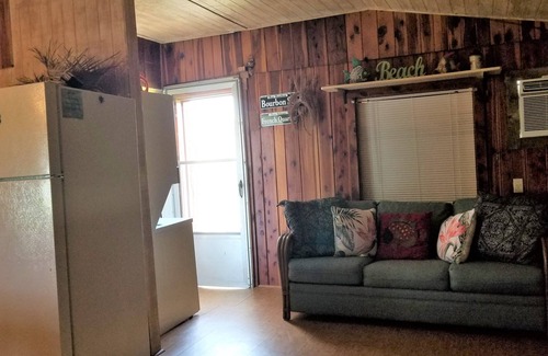 Pirates Beach Cottage | Palm Beach Afforable Fun Getaway! NEAR PIRATES BEACH