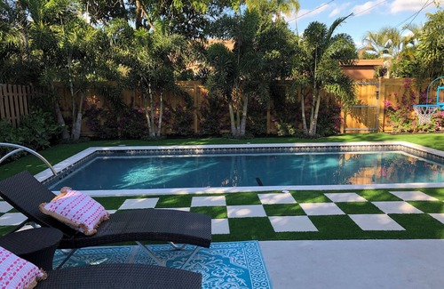 Palm Beach - West Palm Beach House | PALM BEACH CHIC Entire Home: Heated Saltwater Pool/Walk to Shops + Restaurants