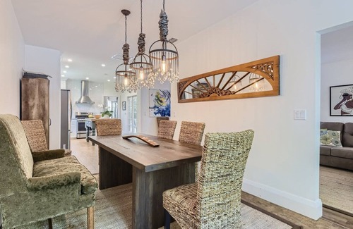 Grandview Heights House | Palm Beach Oasis - Indulge in Garden Tranquility with Alfresco Dining