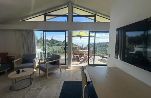 Palm Beach Apartment | Palm Breeze Getaway-Waiheke Island Resort Premium 95m Villa