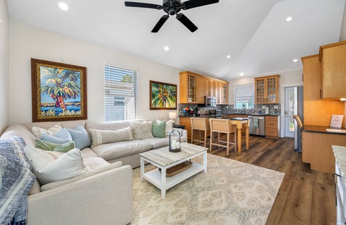 Sunset Reef House | Palm Cottage- Escape to Paradise, steps from the beach!