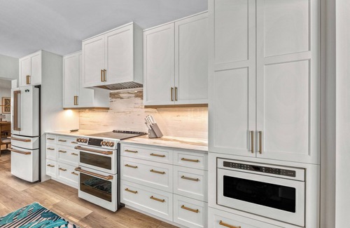 Siesta Key House | Palm Island Life - Heated Pool, Canal Front, Fire Pit, Walk to Siesta Beach