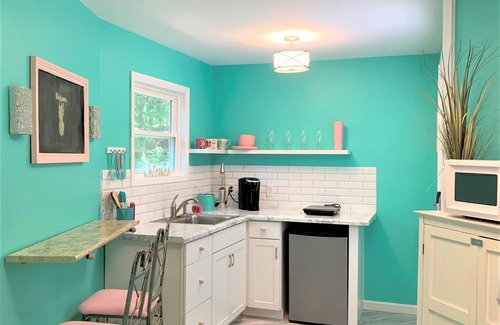 Cookeville House | Palm Paradise- by Downtown, I-40 & Lake. Wooded view