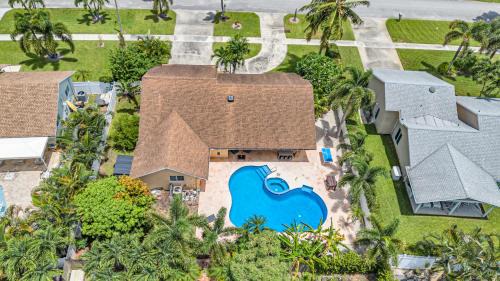 Tropic Palms House | Palm Paradise Retreat Heated Pool East Delray