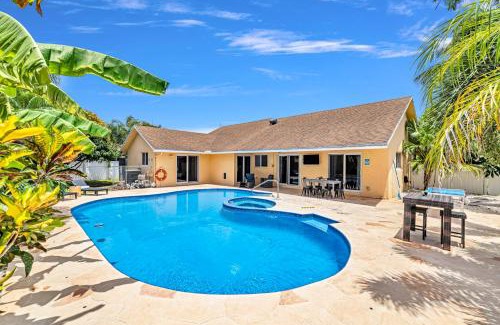 Tropic Palms House | Palm Paradise Retreat Heated Pool East Delray