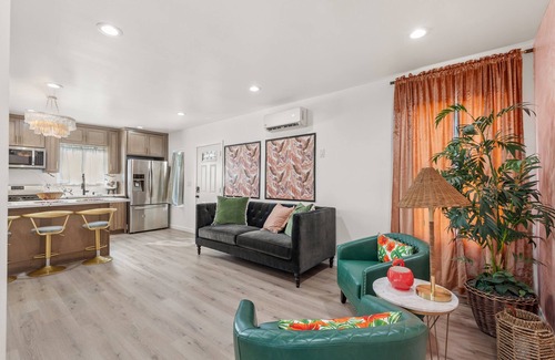 Downey House | Palm Royale Club! 2 Bed, 2Bath with Master bedroom in the nicest city of Downey!