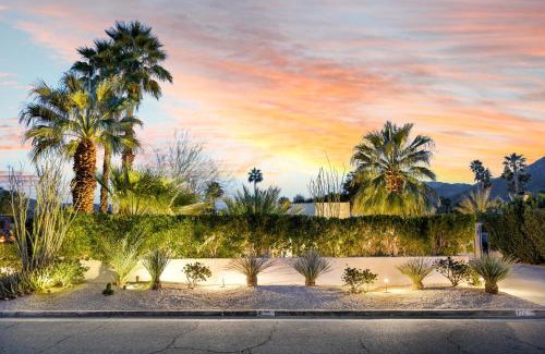 Tahquitz River Estates House | Palm Springs Eco Mid-century Urban Oasis Retreat