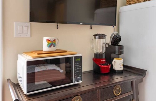 Tahquitz River Estates Apartment | Palm Springs First 420 LGBTA Shiloh Pet-Friendly near downtown