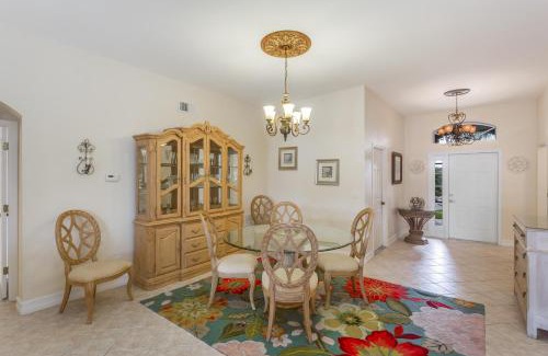 Beachwalk Isles House | Palm Tree Paradise