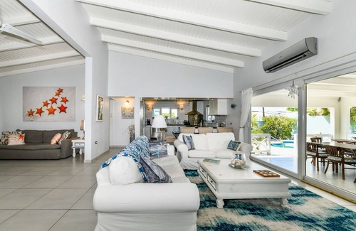 Noord Villa | Palm trees, Private pool, Minutes from fabulous beaches.