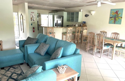 Porters House | 'Palm View', West Coast 3 bd/3.5br villa with Private Pool *QUARANTINE APPROVED*