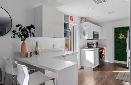 Central Business District House | Palm Vista House – Your South Florida Work Hard Play Hard Retreat!