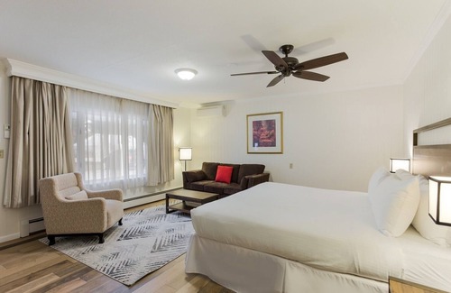 Manchester Center Resort | Palmer House Resort - Deluxe King Bed 2