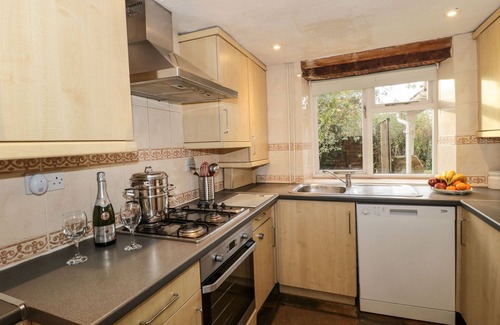 Hatch Beauchamp Cottage | PALMERS GREEN COTTAGE, pet friendly, with open fire in Wrantage