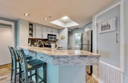 Palmetto Dunes Condo | Palmetto Dunes Condo- Steps to Ocean w/pool and hot tub access