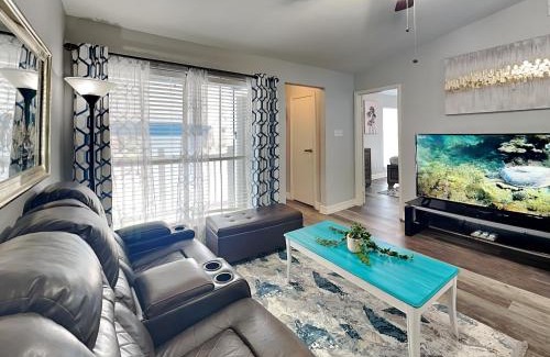 Galveston Apartment | Palms At Cove View 1704 - Glowing Fun