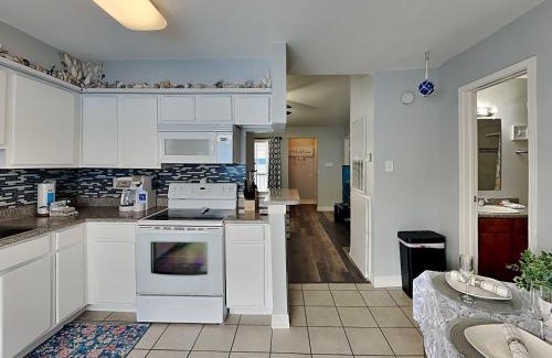Galveston Apartment | Palms At Cove View 1704 - Glowing Fun