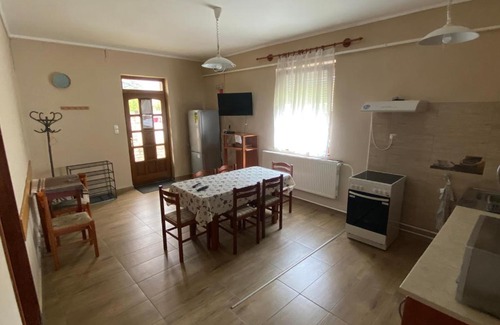 Jaszbereny House | Panda Vendégszállás