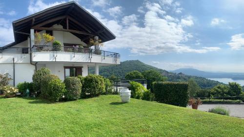 Massino Visconti Apartment | PANORAMA - Apartment with terrace overlooking the Lake