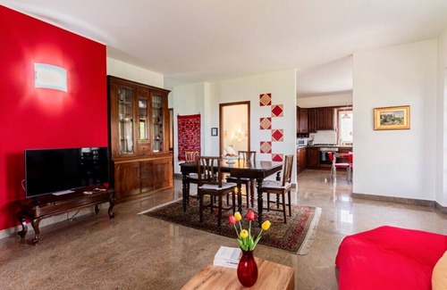Neive House | Panorama villa nestled among the vineyards, Langhe