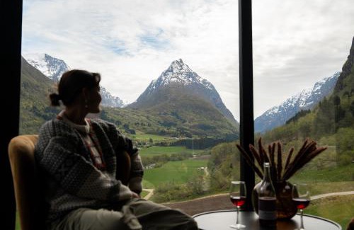 Gloppen Apartment | Panoramahytte med utsikt mot Eggenipa