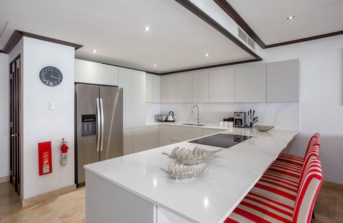 Bowling Alley Hill Villa | Panoramic 3 bedroom villa with jacuzzi and amazing views