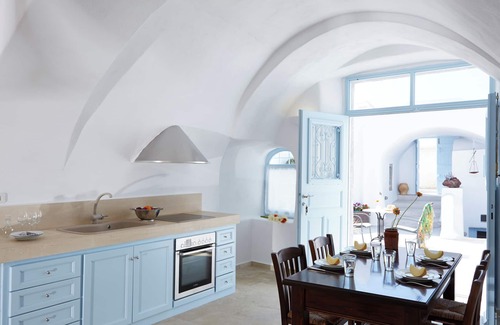Pyrgos Villa | Panoramic and Sunset view in a cave house at Pirgos Kallisti