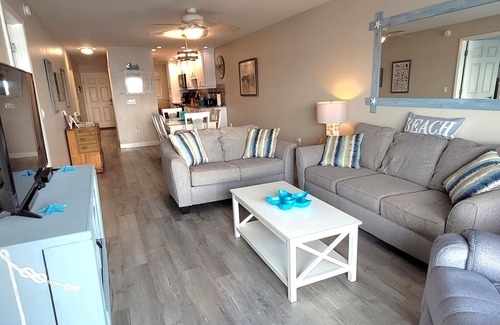 Bradenton Beach Condo | Panoramic bay views! 3-minute walk to beach!