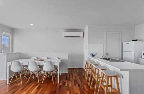 Carrickalinga House | Panoramic Beach house, modern & immaculately presented to sleep up to 10 guests