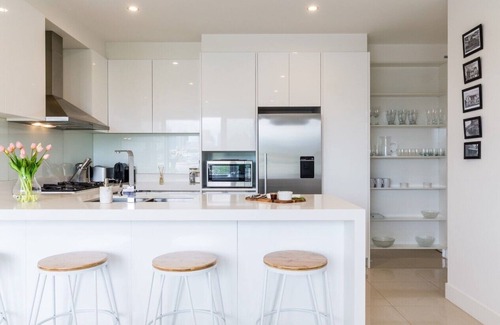 Fitzroy North Apartment | Panoramic City Views in Funky Fitzroy