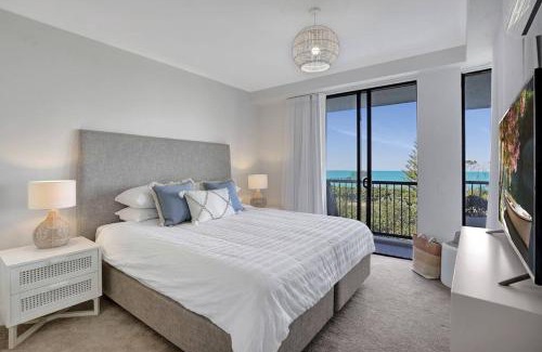 Alexandra Headland Apartment | Panoramic Ocean View 2 bed 2 bath