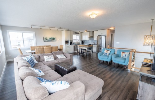 Rockaway Beach House | Panoramic Ocean Views! Large groups, pet friendly, game room.