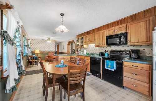 Seneca Rocks House | Panoramic Paradise - Best View of Seneca Rocks cottage