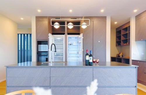 Greenlane - Ellerslie Apartment | Panoramic Racecourse View - A Quiet Family Villa Over the Turf
