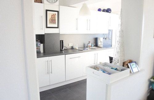 Ostend City Centre Apartment | Panoramic Sea & City views. Amazing 3 bedroom condo one block to the beach!